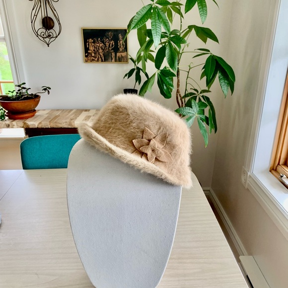 Angora 80% Hat - Picture 1 of 7